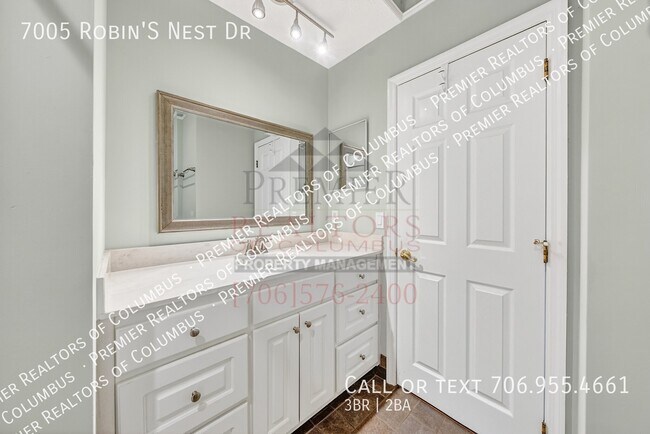 Building Photo - 7005 Robin's Nest Dr