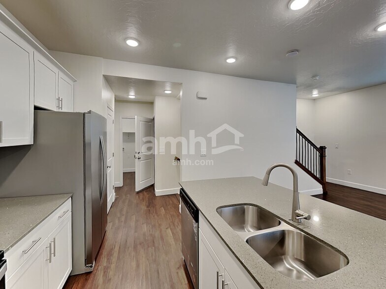 Building Photo - 1278 Vlg Grn Trl