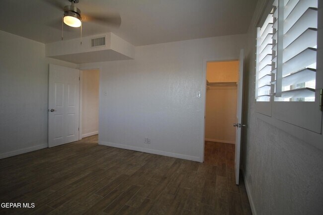 Building Photo - 2529 Jackson Ave