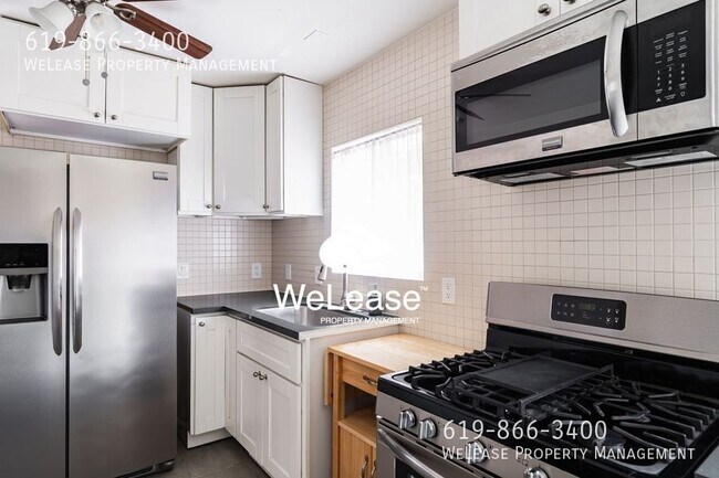 Building Photo - 4833 1/2 Lantana Drive-