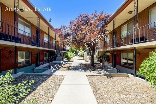 Building Photo - Cozy 1 Bedroom, 1 Bathroom | New Paint | O...