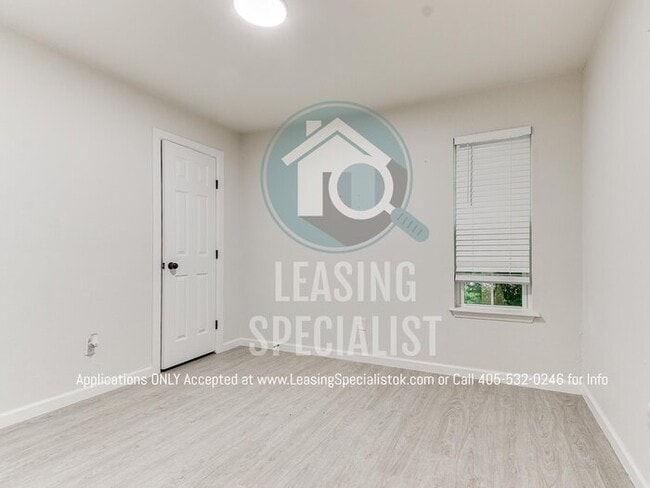 Building Photo - Adorable Norman 3 Bed 1.5 Bath House!