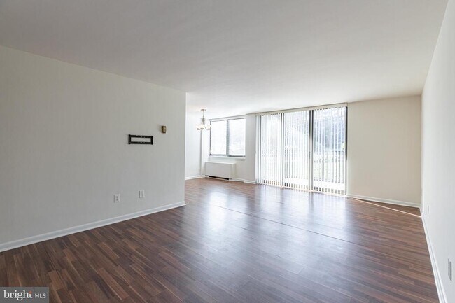 Building Photo - 600 Roosevelt Blvd