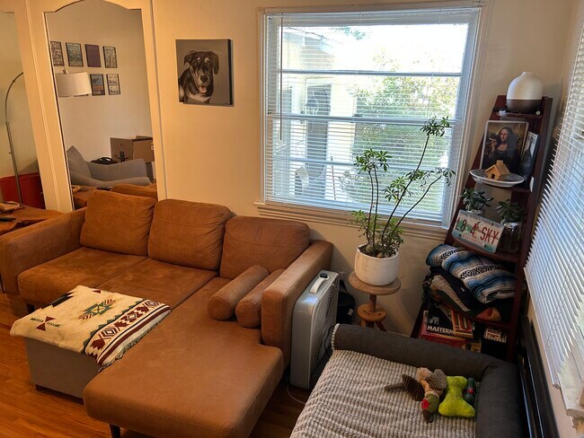 Building Photo - 638 Sheldon St