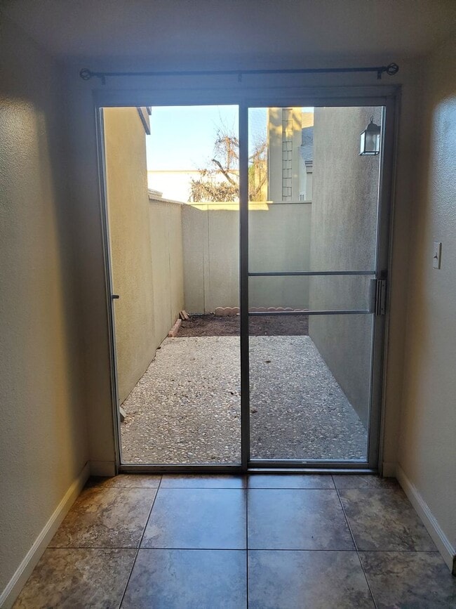 Building Photo - FLO1313