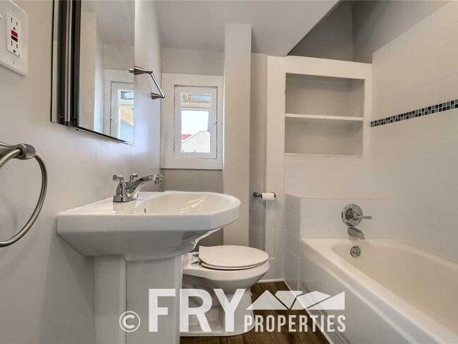 Building Photo - 725 S Lincoln