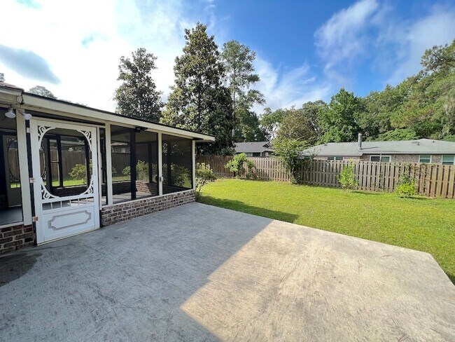 Building Photo - 3 BED | 2 BATH | SCREENED IN SUNROOM | SOUTHSIDE/VERNONBURG