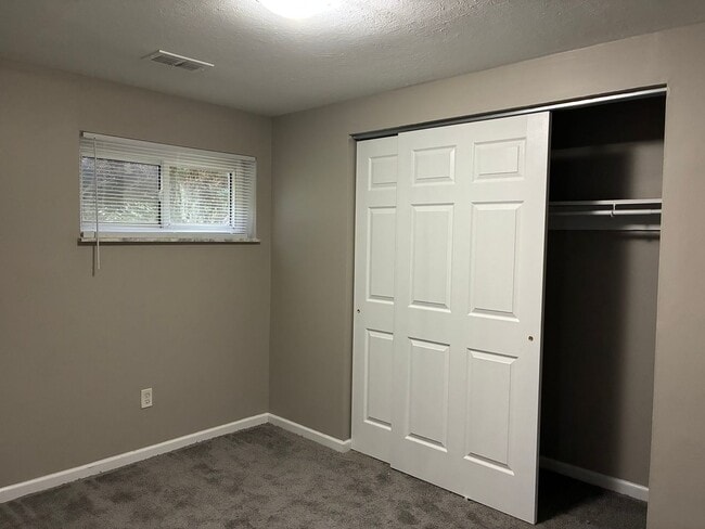 Building Photo - Home with Updated Kitchen and Clean, Modern Interior Finishes