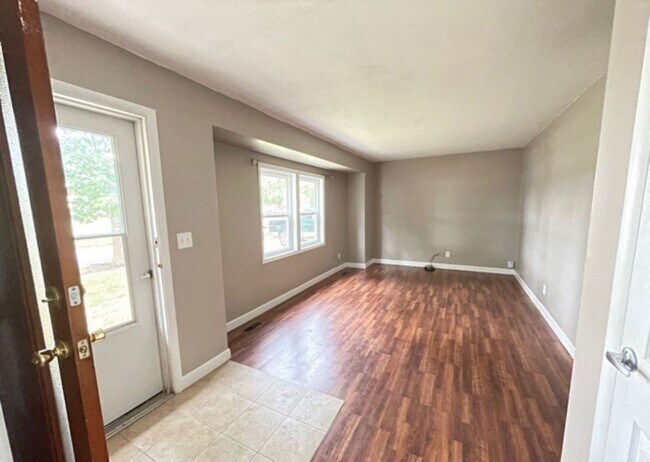 Building Photo - Spacious 3-Bedroom Ranch with Fenced Yard, Garage Workshop & Prime East Normal Location