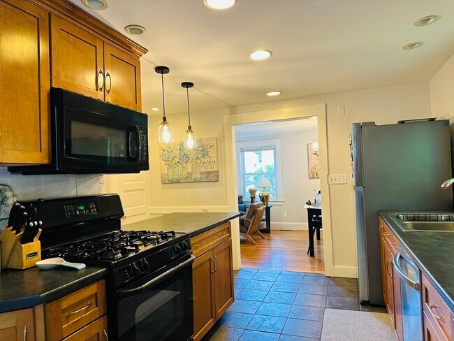 Building Photo - 20 Rockview Rd