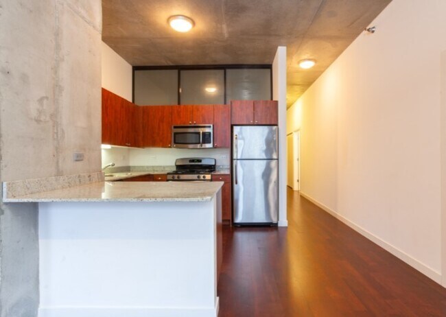 Building Photo - 235 W Van Buren St