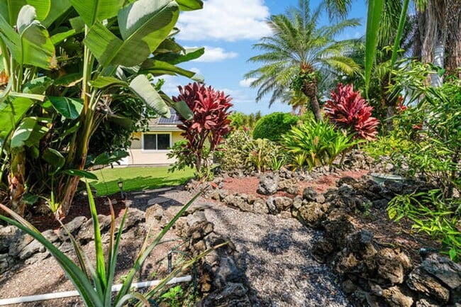 Building Photo - Beautiful Home in Gated Community