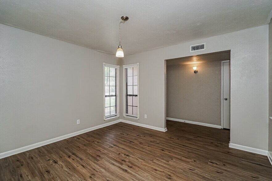 Building Photo - 4141 Yellowleaf Dr
