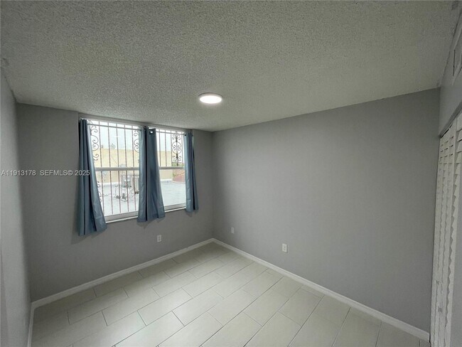 Building Photo - 3865 W 9th Ave