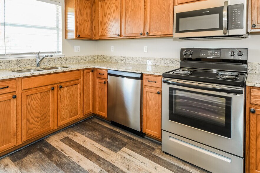 Building Photo - 6266 Rolling Tree Ct