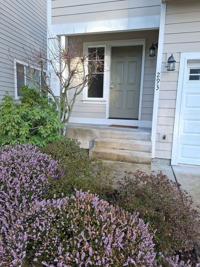 Building Photo - Central Valley Area - 2 Story Home (3Bed, 2.5 Bath)