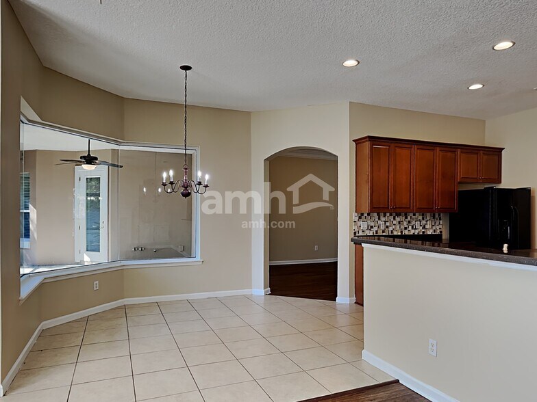 Building Photo - 320 Valverde Ln