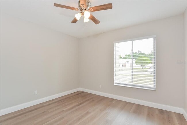 Building Photo - 304 Sir Lawrence Dr