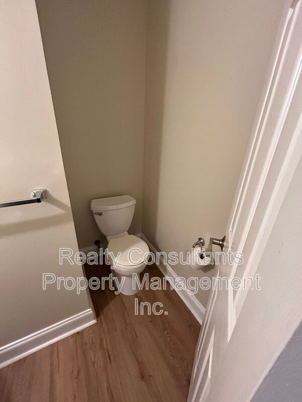 Building Photo - 600 Summerwalk Rd