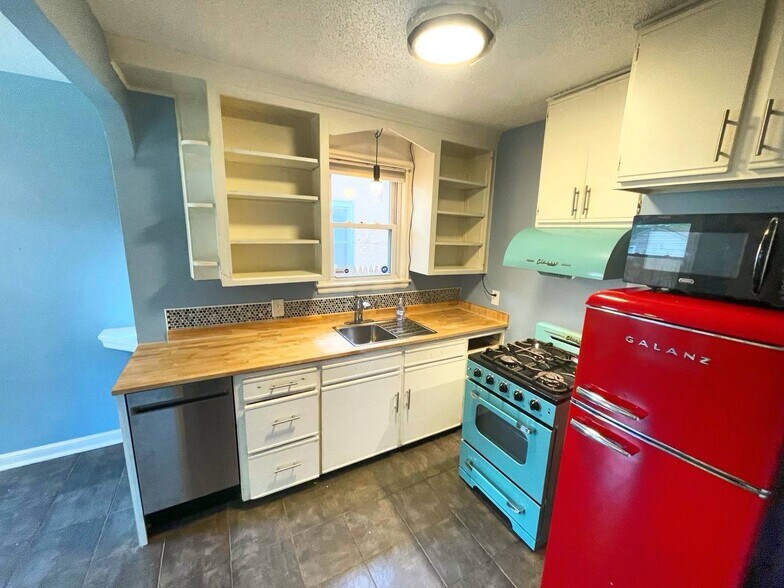 Refreshed kitchen - 4538 Colfax Ave N