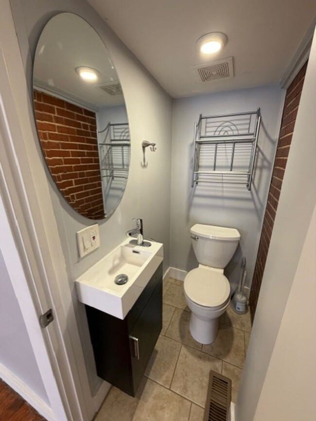 Building Photo - Beauty in LOMO