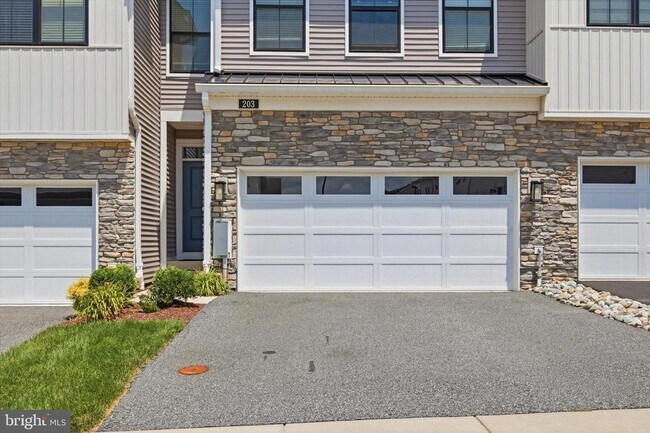 Building Photo - 203 Segel Dr