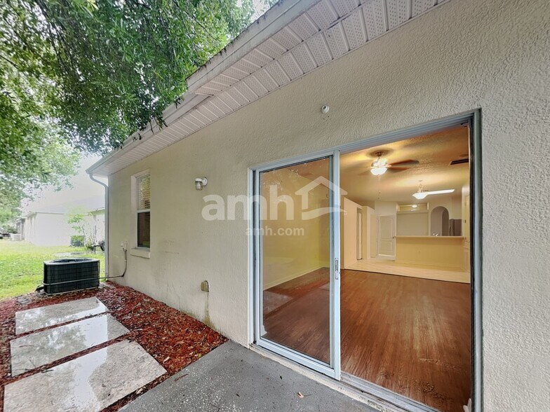 Building Photo - 10105 Granite Bay Dr