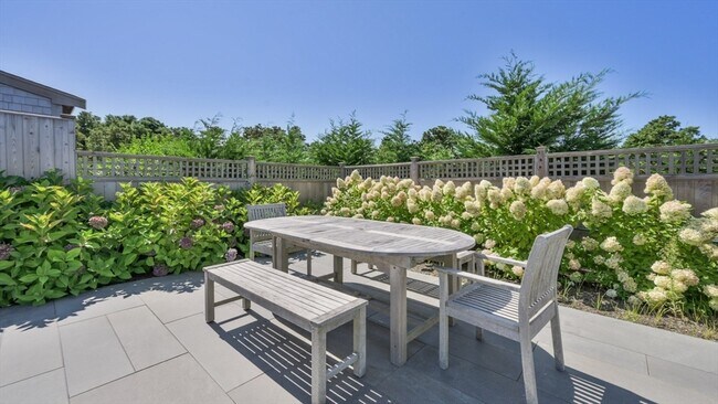 Building Photo - 11 Miller Ln