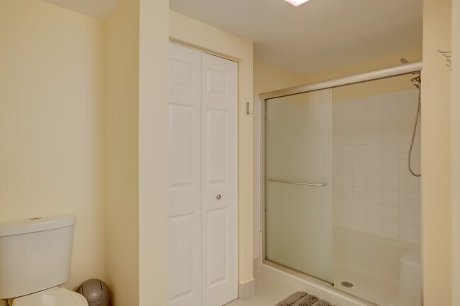 Building Photo - 17100 N Bay Rd