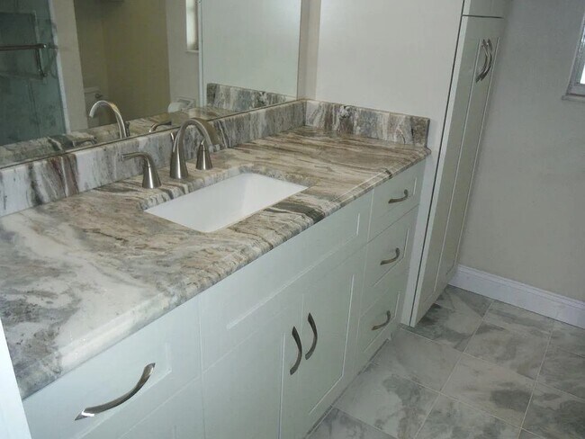 Building Photo - 4310 Cove Dr