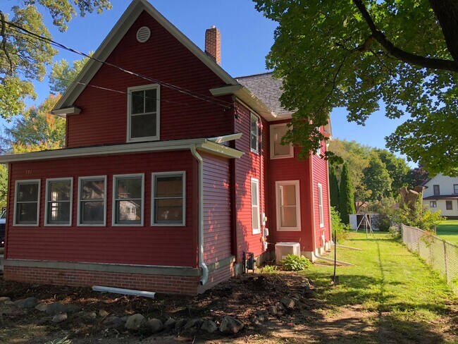Primary Photo - Charming Victorian House located in Lake Mills