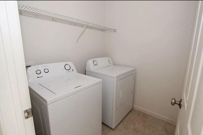 Building Photo - LINDBERG VILLAGE...3 Bedroom 2 Bath House