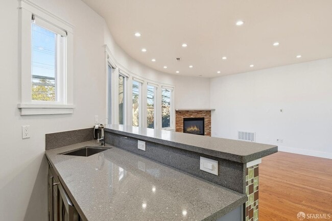 Building Photo - 526 Silver Ave