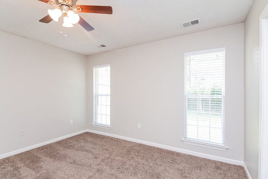 Building Photo - 7366 Pecan Meadow Dr E