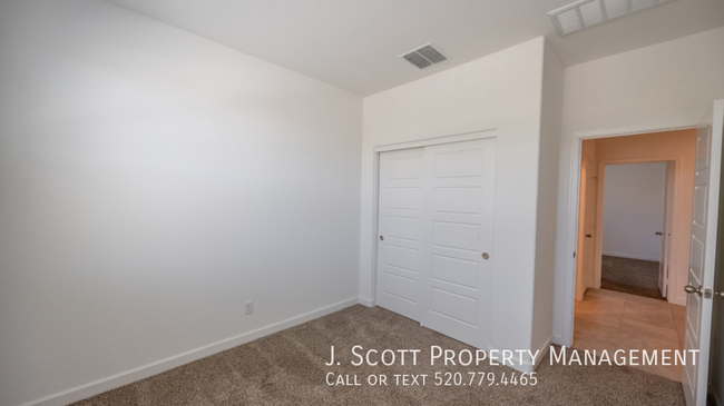 Building Photo - 8222 W Clemente Wy