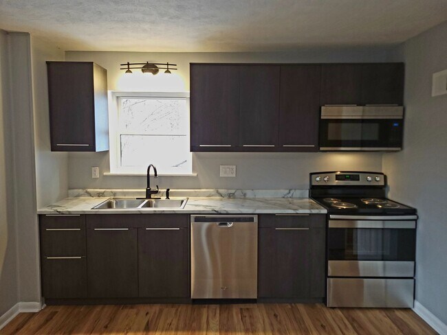 Building Photo - 357 Gilmore St