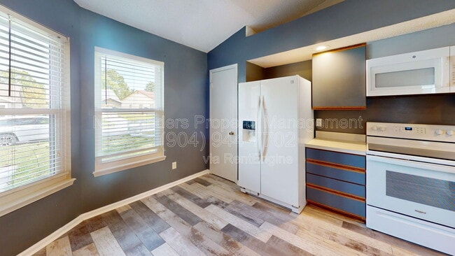 Building Photo - 2476 Spring Vale Rd