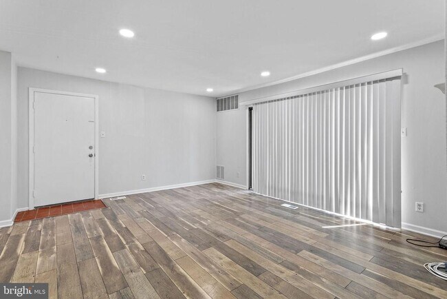 Building Photo - 1505 Woodhollow Dr