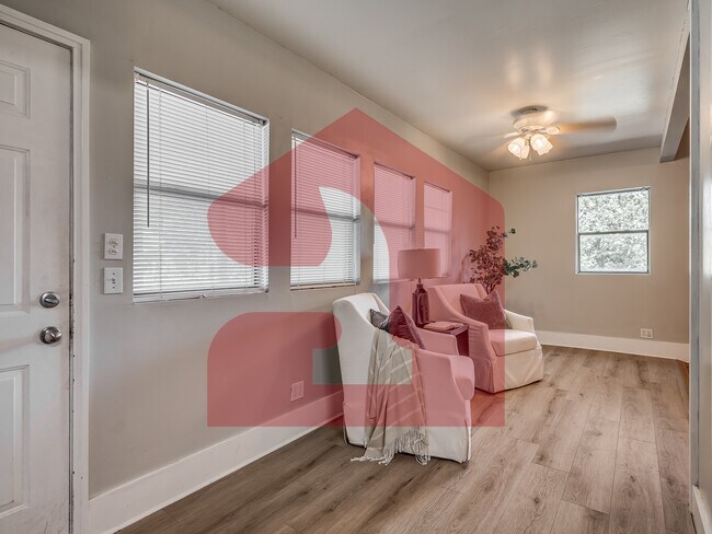 Building Photo - 1501 Gladstone Terrace