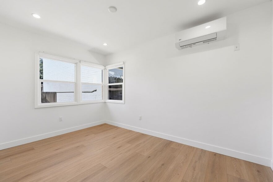 Building Photo - 2817 Sycamore Ave