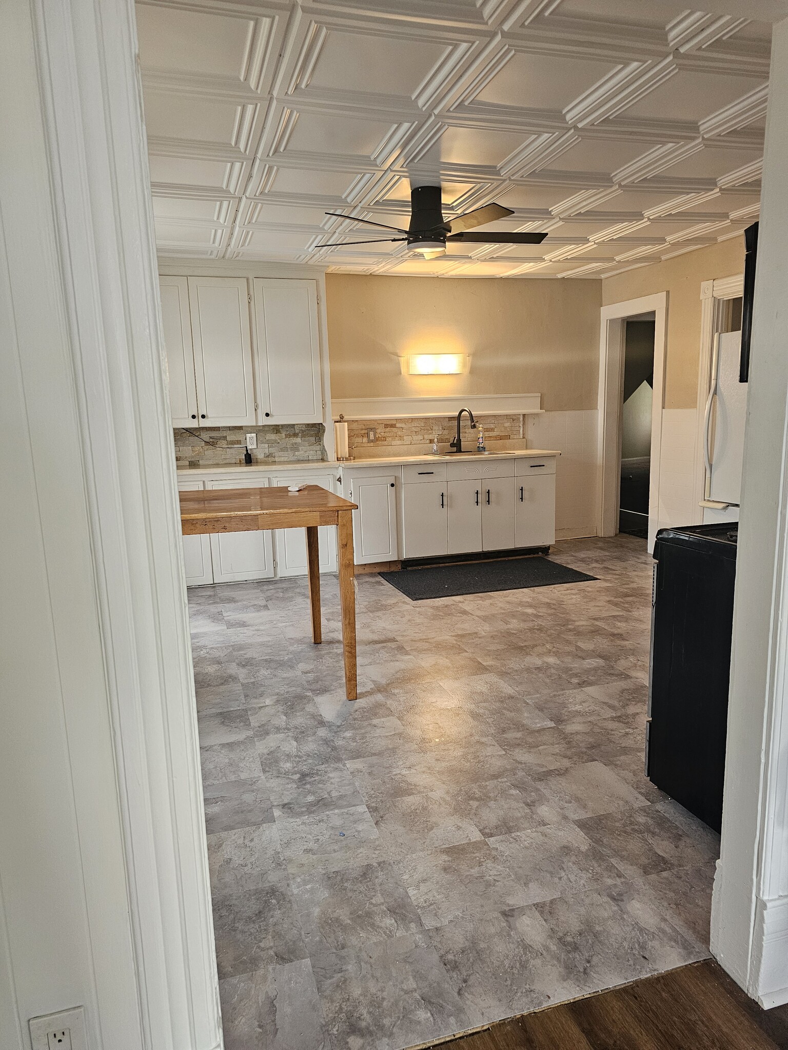 Kitchen - 105 Laverack Ave