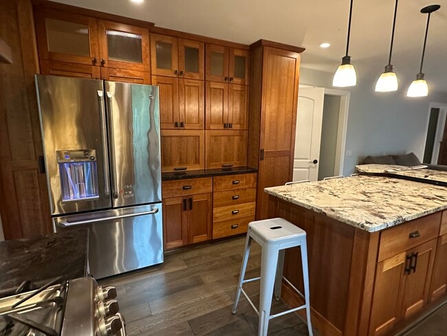 Building Photo - 1009 Stanford Dr