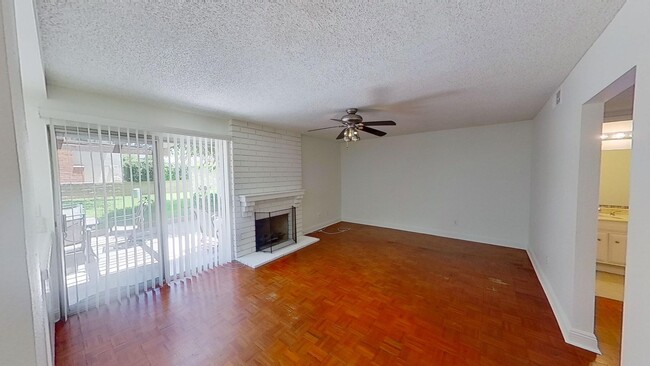 Building Photo - **Move-In Special!!** Beautiful 3 Bedroom ...