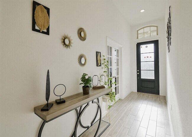 Building Photo - 9407 Camden Clf Ct