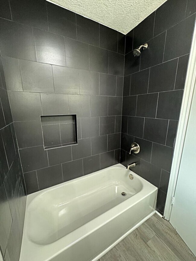 Building Photo - 1055 Carr St