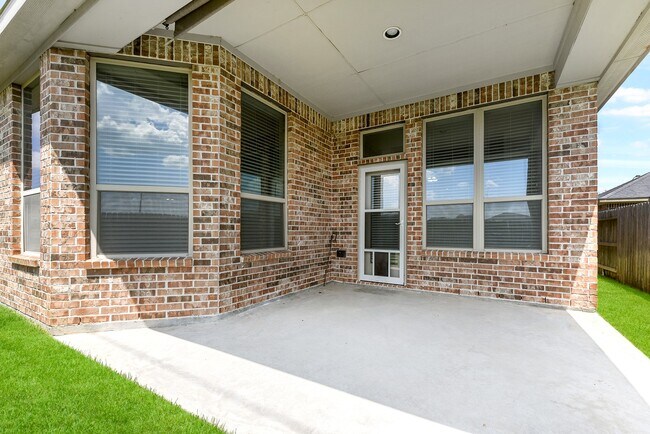 Building Photo - 2226 Falcon Brook Dr