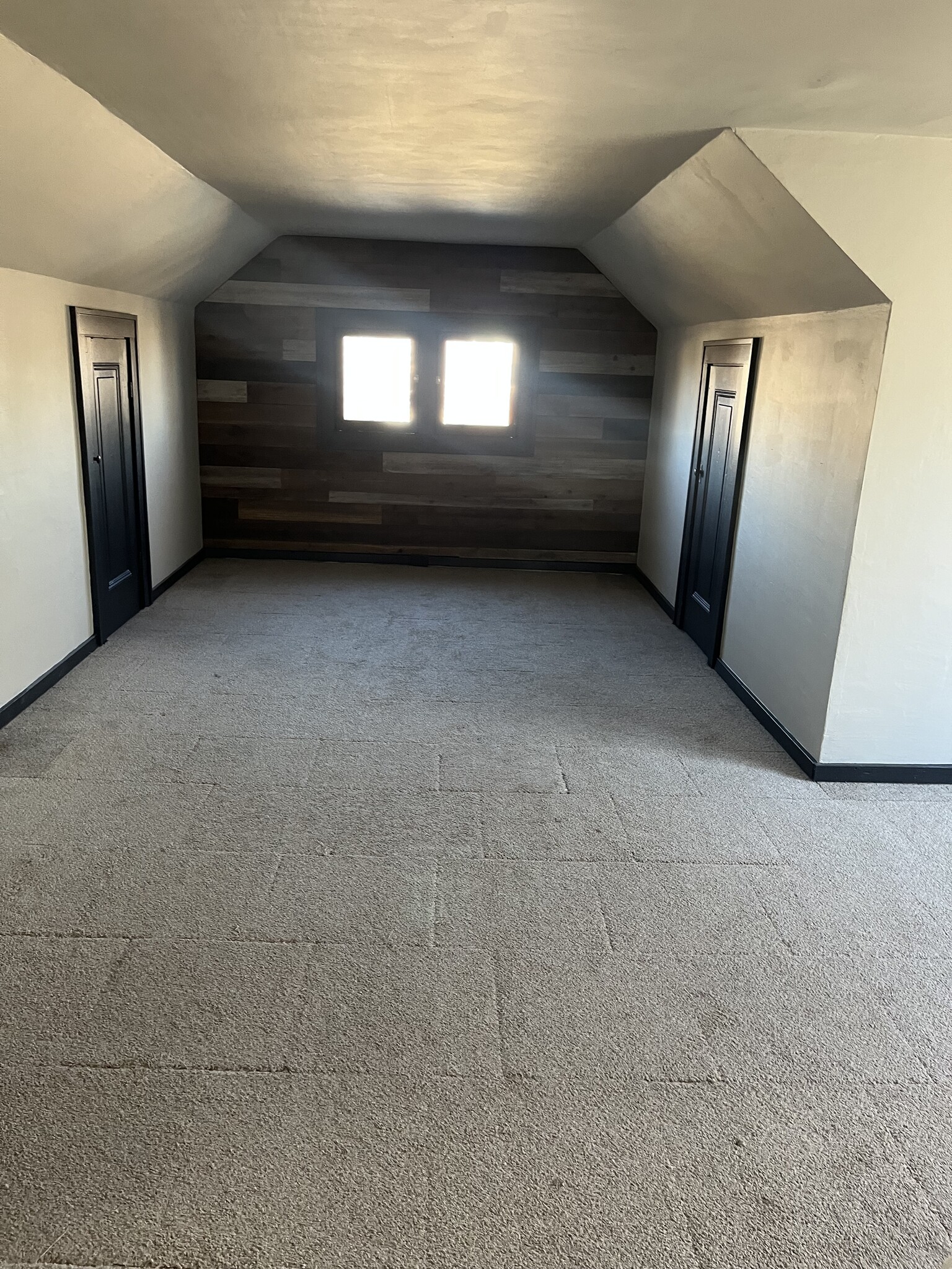 2nd level - 4940 Walsh St