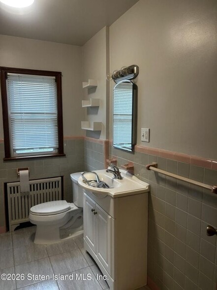 Building Photo - 204 Ross Ave