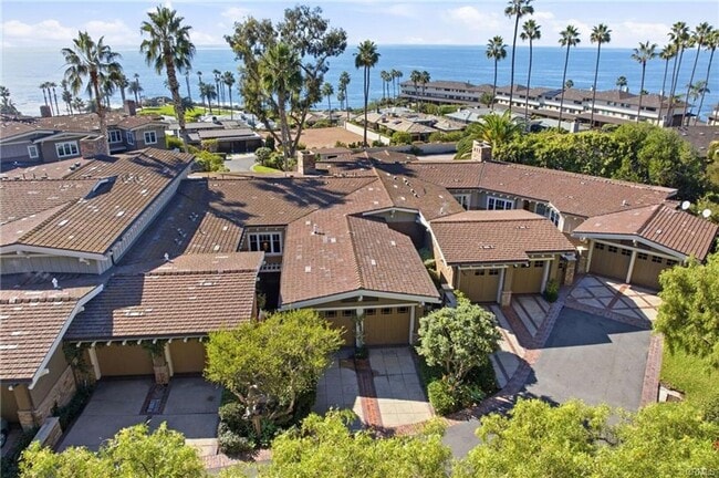 Building Photo - Charming Coastal Retreat in the Heart of Laguna Beach
