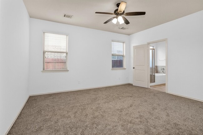 Building Photo - 2730 Donellan Dr